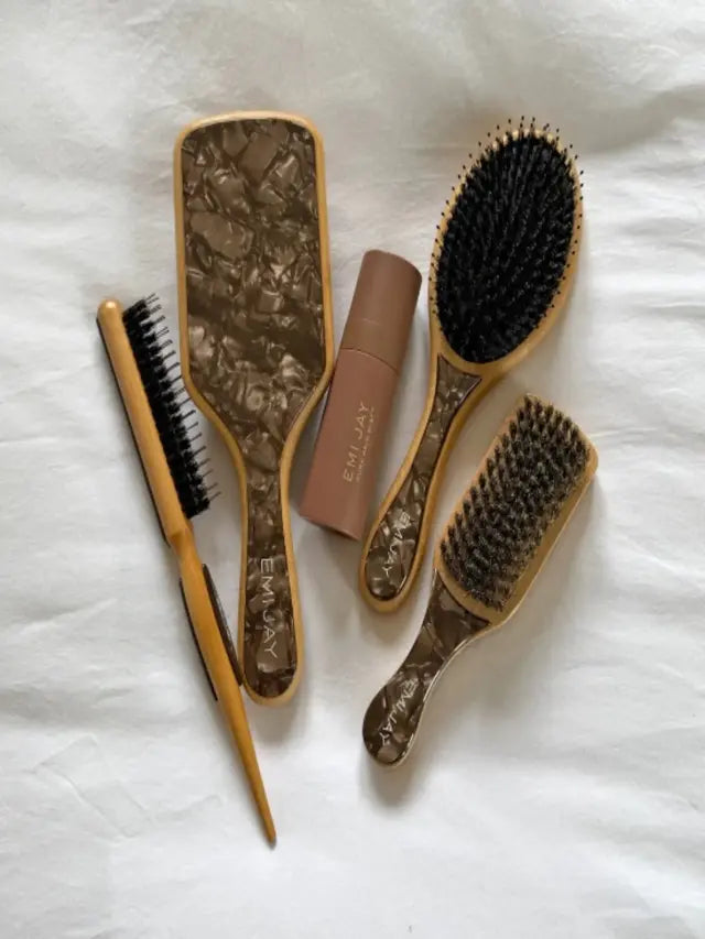 EMI JAY FLAT BRUSH IN TOASTED SUGAR